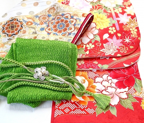 振袖の着付けを自分でしたい！ポイントや着付け方法をわかりやすく解説