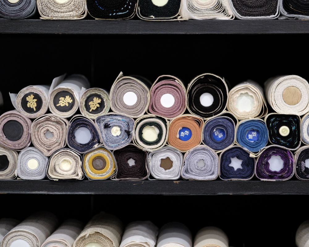 林屋飯山店の店内着物イメージ