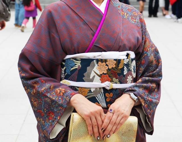 着物にアイロンは使えるのか