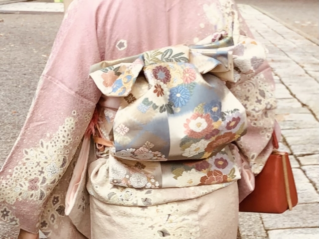 着物にアイロンは使えるのか