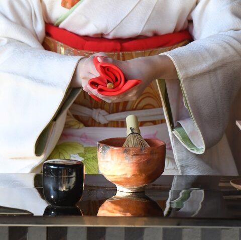 着物姿を美しく◎着物を着るときに身につけておきたいマナーをご紹介